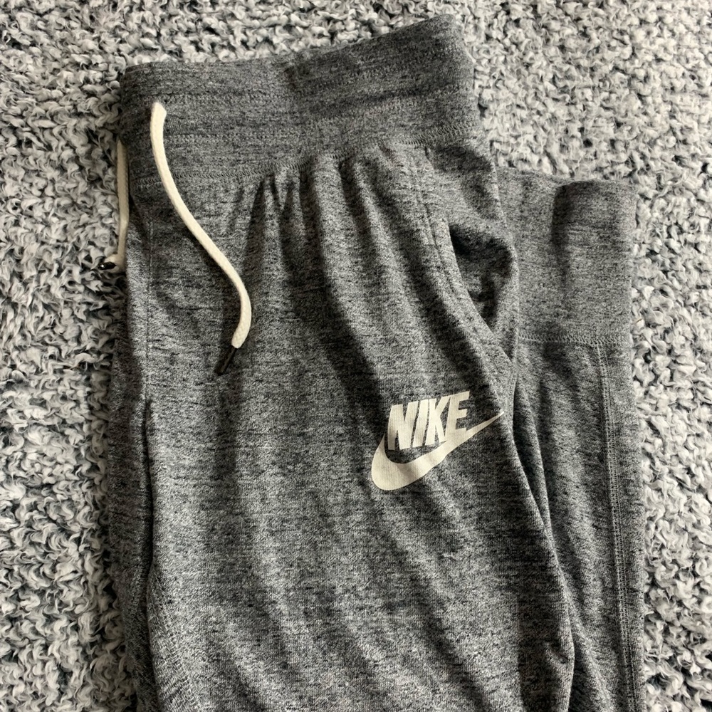 NIKE GREY JOGGERS